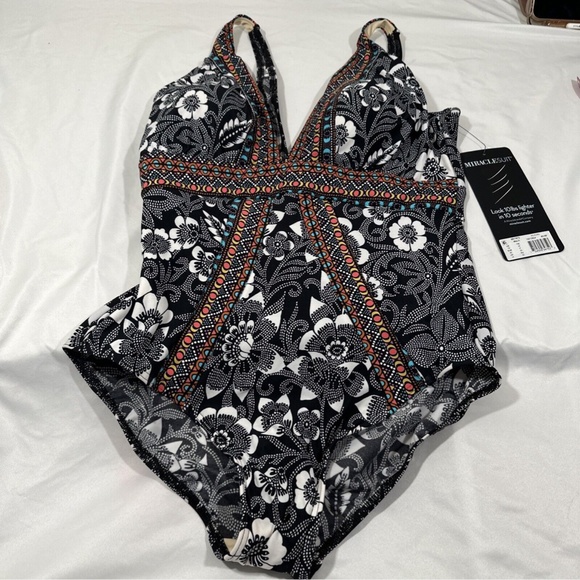 NWT Miraclesuit‎ [ 16 US ] Delta Dawn Sojourn One Piece Swimsuit Black White - Picture 4 of 13
